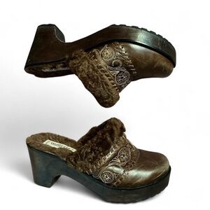 Real leather fur clogs